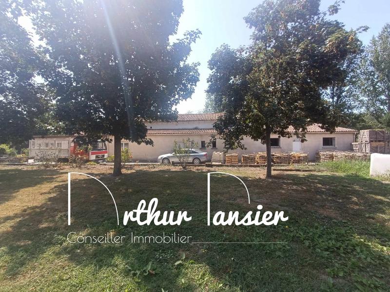 Maison - 340 m² - 8 pièces