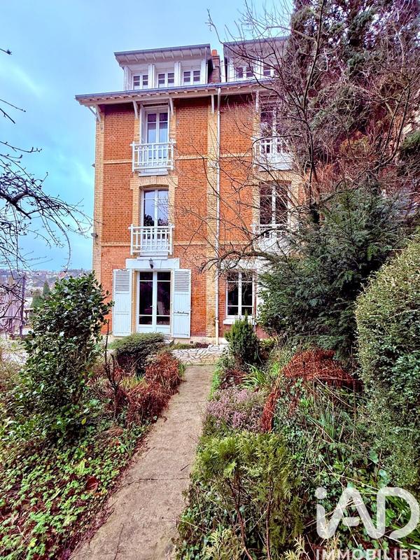 Maison - 232 m² - 8 pièces