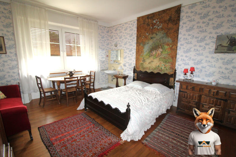 Maison - 246 m² - 9 pièces