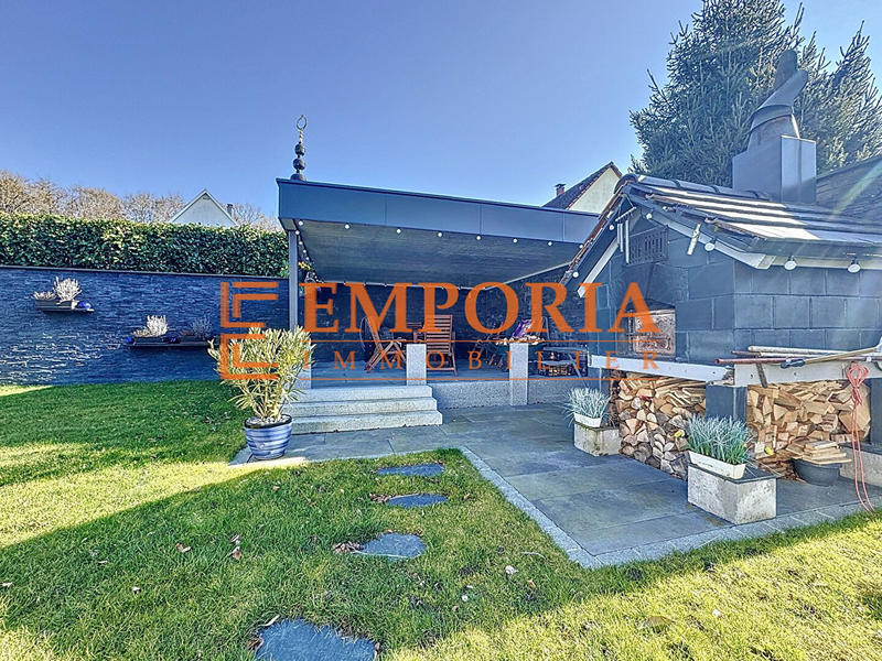 Maison - 280 m² - 8 pièces