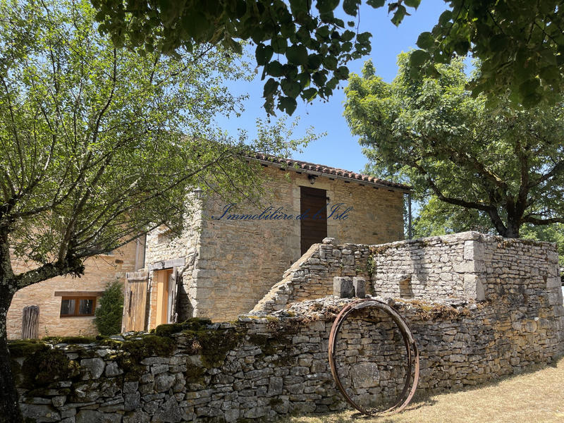 Maison - 221 m² - 11 pièces