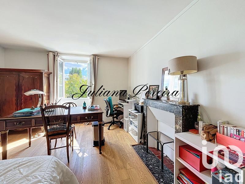 Maison - 216 m² - 9 pièces