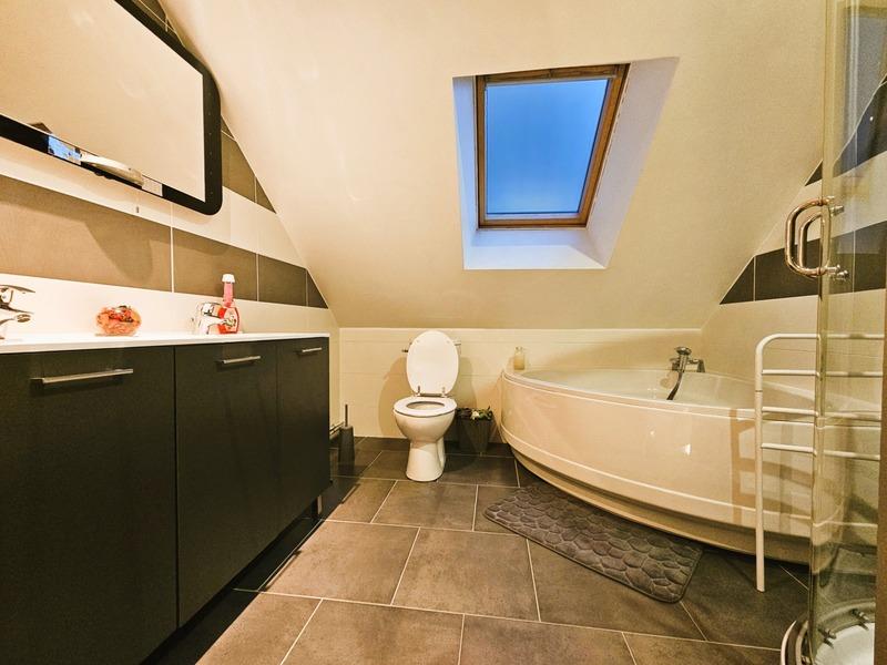 Appartement - 110 m² - 6 pièces