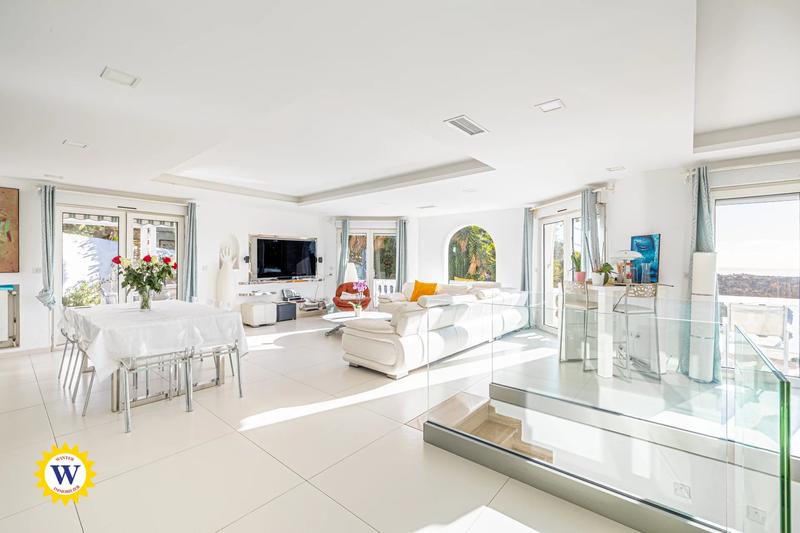 Villa - 223 m² - 6 pièces