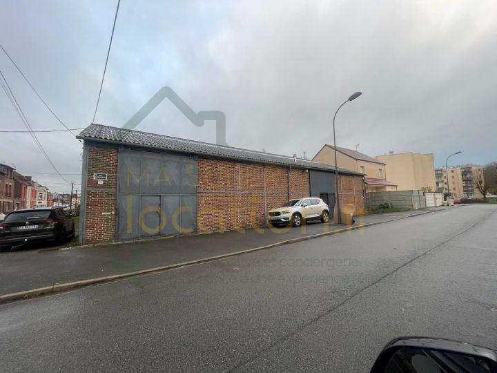 Local commercial - 351 m² - 9 pièces