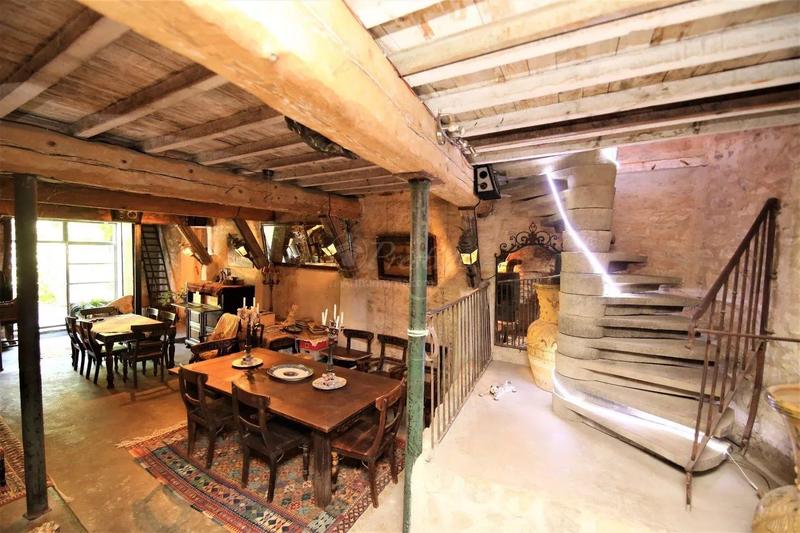 Maison - 285 m² - 10 pièces