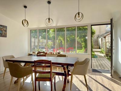 Maison - 194 m² - 9 pièces