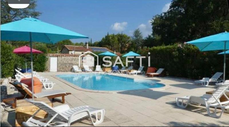 Maison - 760 m² - 22 pièces