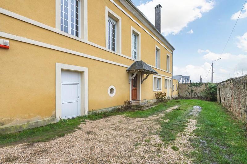 Maison - 260 m² - 8 pièces