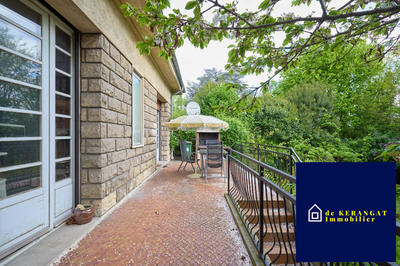 Maison traditionnelle - 230 m² - 8 pièces