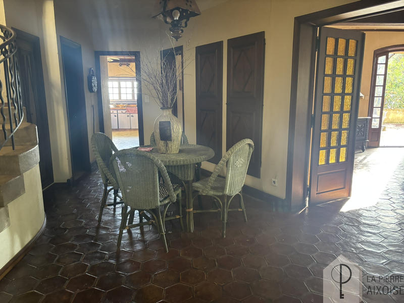 Maison - 198 m² - 8 pièces