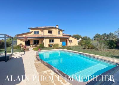 Maison - 240 m² - 6 pièces