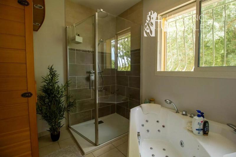 Maison - 157 m² - 7 pièces