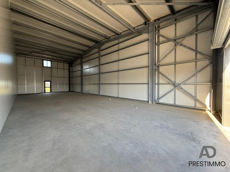 Local d'activités - 170 m² - 1 pièce
