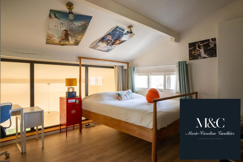 Maison traditionnelle - 223 m² - 7 pièces