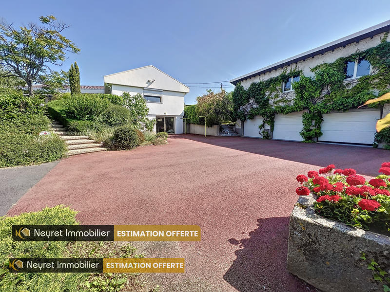 Villa - 225 m² - 8 pièces