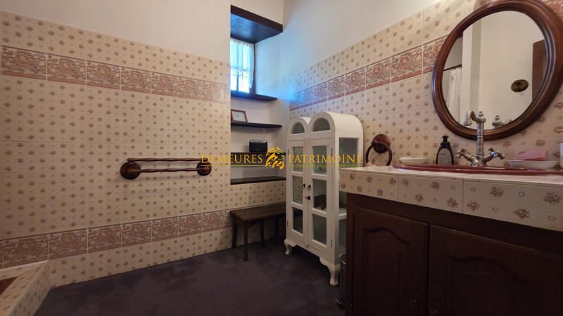 Maison - 250 m² - 7 pièces