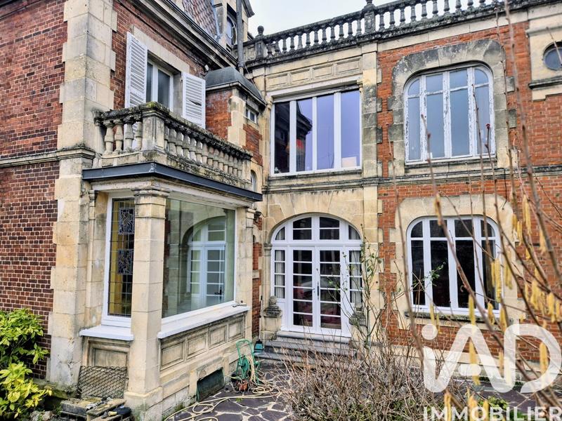 Maison - 250 m² - 10 pièces