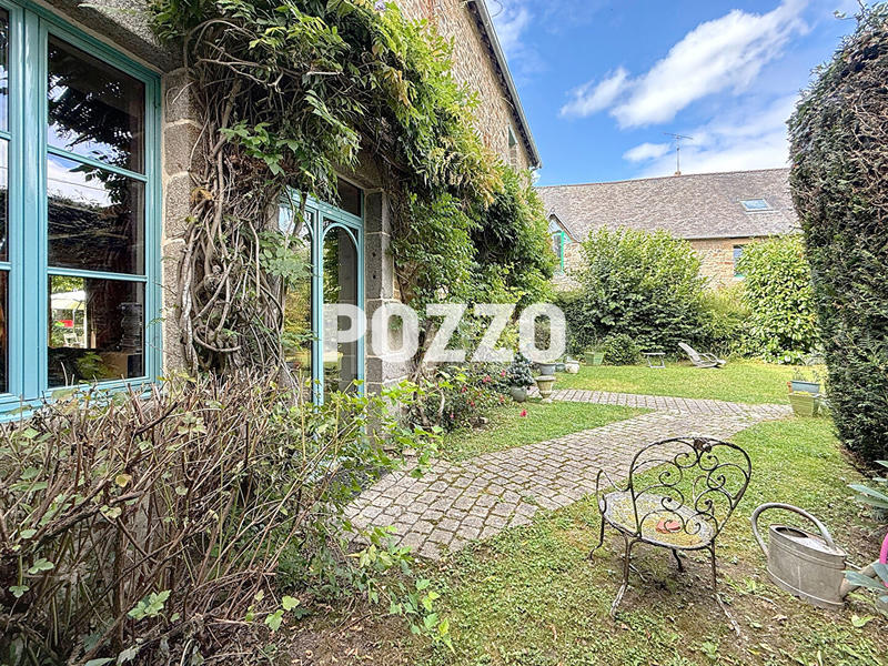 Maison - 210 m² - 8 pièces