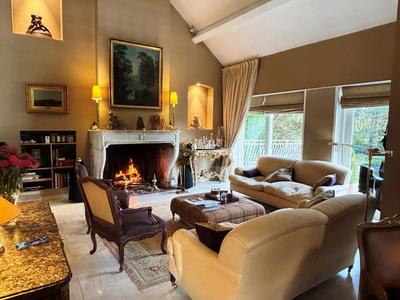 Maison - 275 m² - 12 pièces