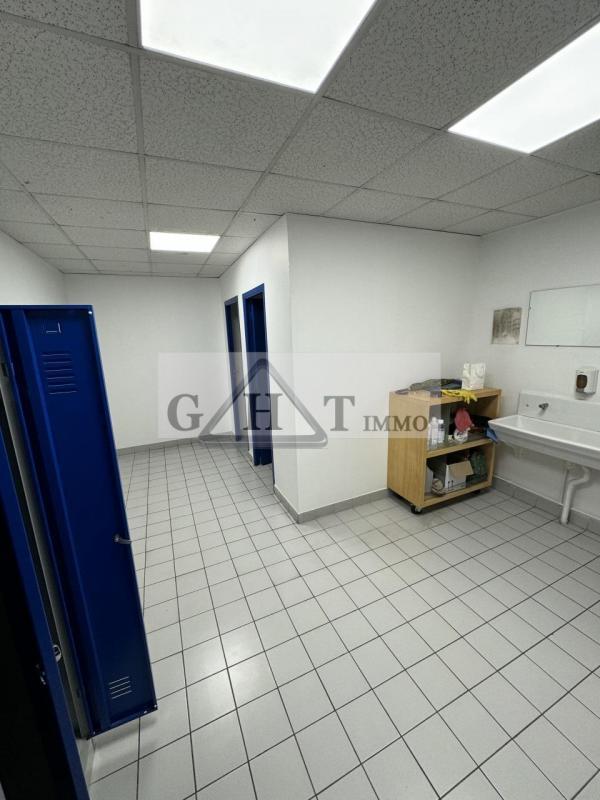 Entrepôt - 1 504 m²