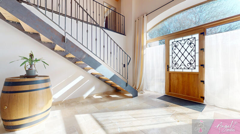 Maison - 242 m² - 7 pièces