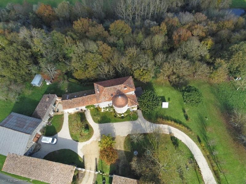 Maison - 258 m² - 9 pièces