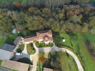 Maison - 258 m² - 9 pièces