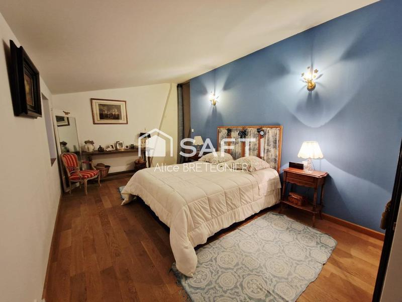 Maison - 280 m² - 10 pièces