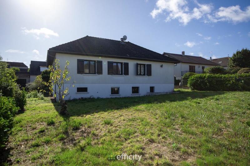 Maison traditionnelle - 230 m² - 6 pièces