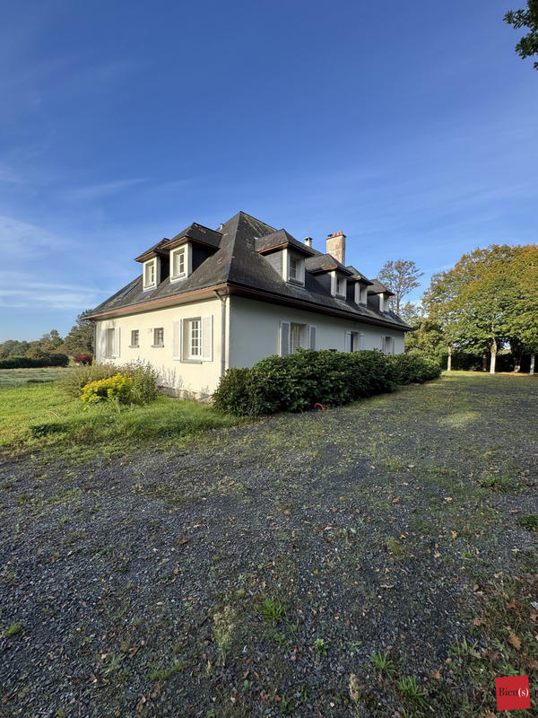 Maison contemporaine - 237 m² - 11 pièces