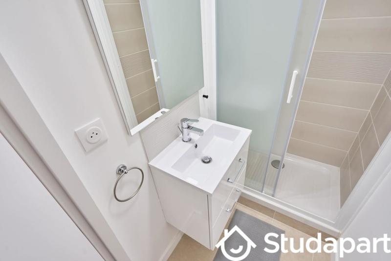 Chambre - 9 m² - 1 pièce