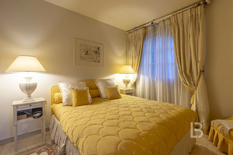 Maison - 230 m² - 5 pièces