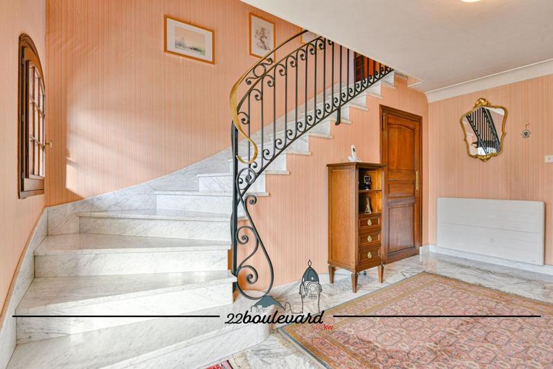 Maison - 170 m² - 8 pièces