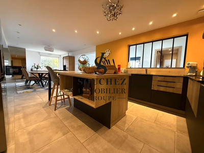 Maison - 185 m² - 7 pièces