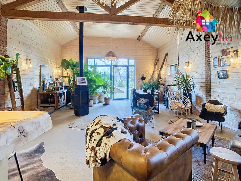 Propriété - 272 m² - 9 pièces