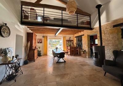 Maison - 220 m² - 5 pièces