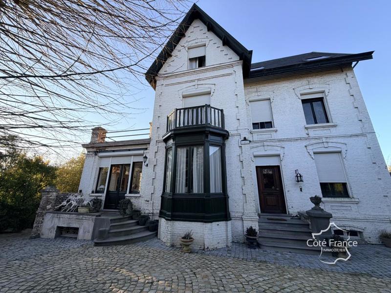 Maison - 289 m² - 12 pièces