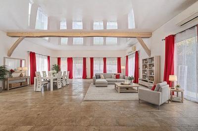 Maison - 219 m² - 7 pièces