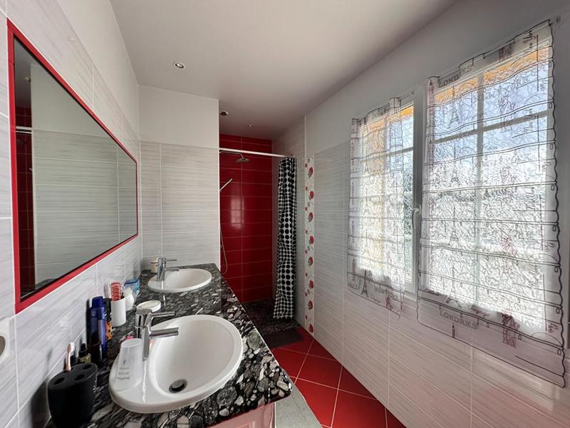 Maison - 180 m² - 6 pièces