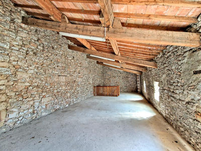 Maison - 221 m² - 8 pièces