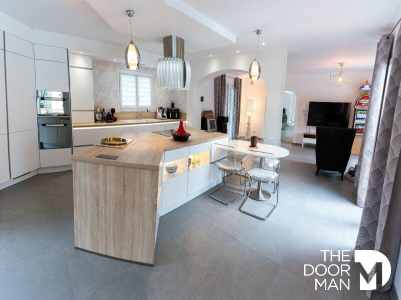 Propriété - 287 m² - 7 pièces