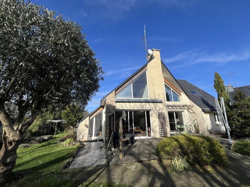 Maison - 162 m² - 10 pièces