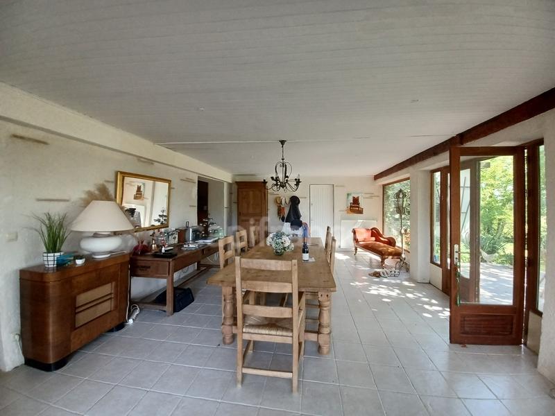 Maison - 370 m² - 11 pièces