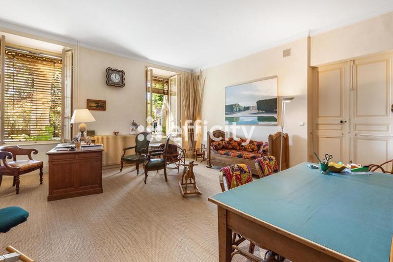 Immeuble - 1 493 m² - 19 pièces