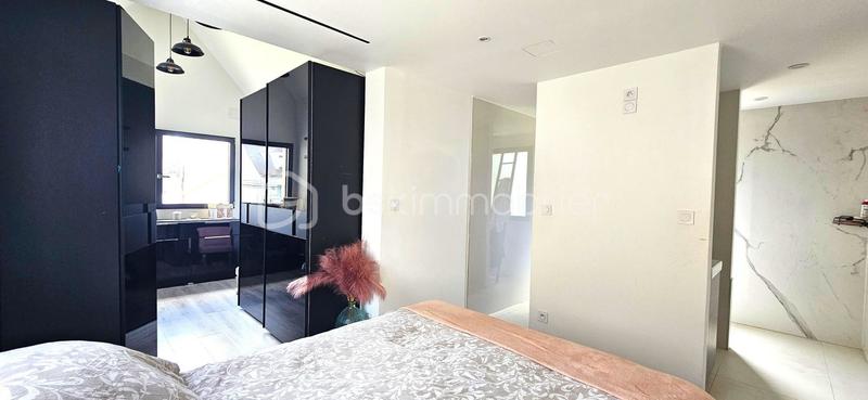 Maison - 270 m² - 11 pièces