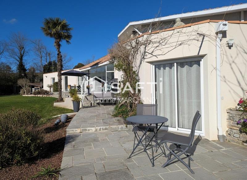 Villa - 264 m² - 9 pièces