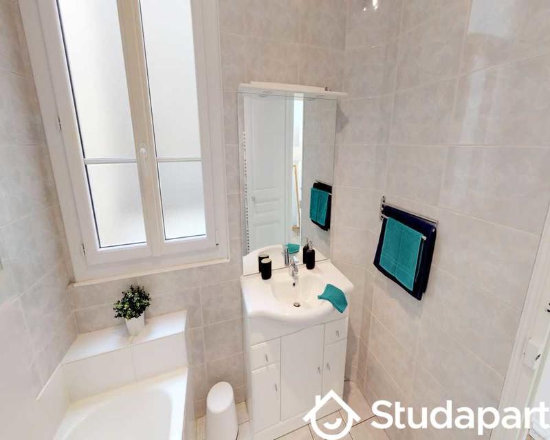 Chambre - 120 m² - 1 pièce