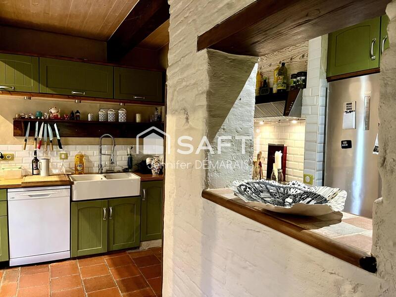 Maison - 240 m² - 6 pièces