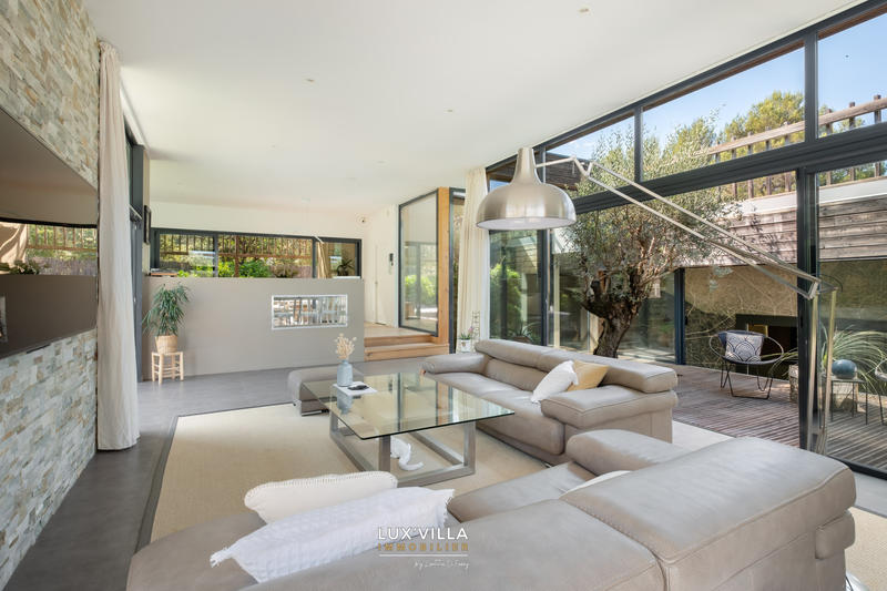 Villa - 295 m² - 10 pièces